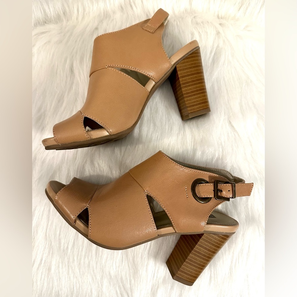 White Mountain Women’s Leather Cutout Sandal Tan Size 7.5 8 EUC - Picture 1 of 8
